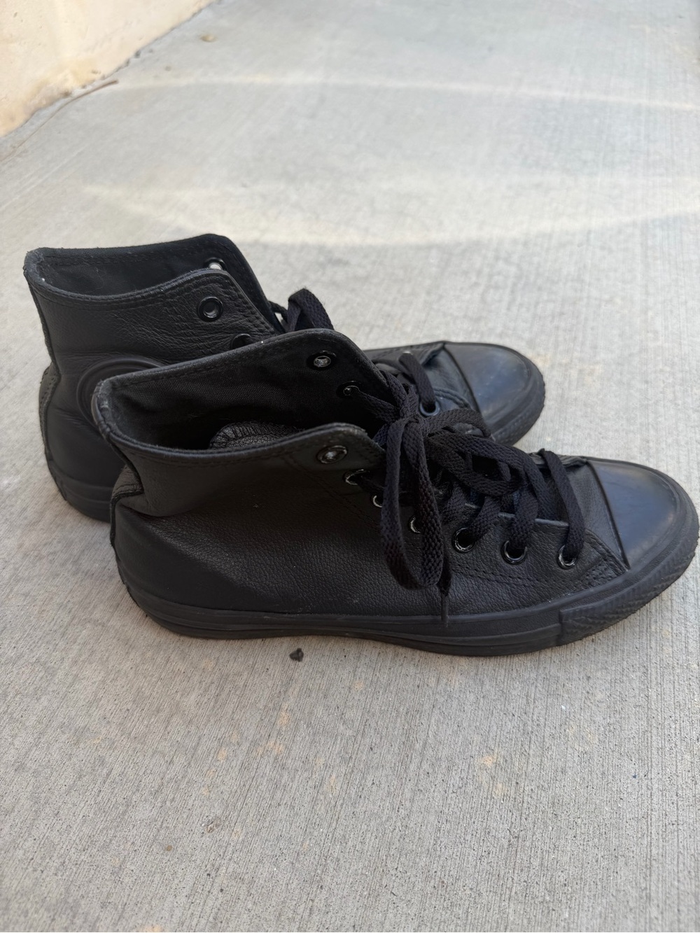 Converse Chuck Taylor Leather High Top Sneakers (unisex)